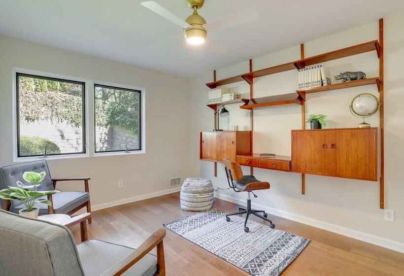 Mid Century Modern Luxe Retreat W/ Hot Tub & Decks