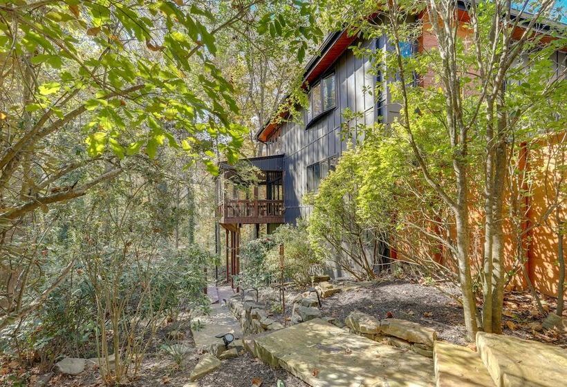 Mid Century Modern Luxe Retreat W/ Hot Tub & Decks