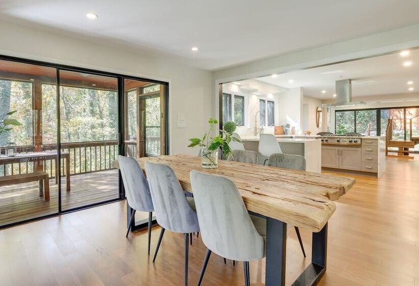 Mid Century Modern Luxe Retreat W/ Hot Tub & Decks