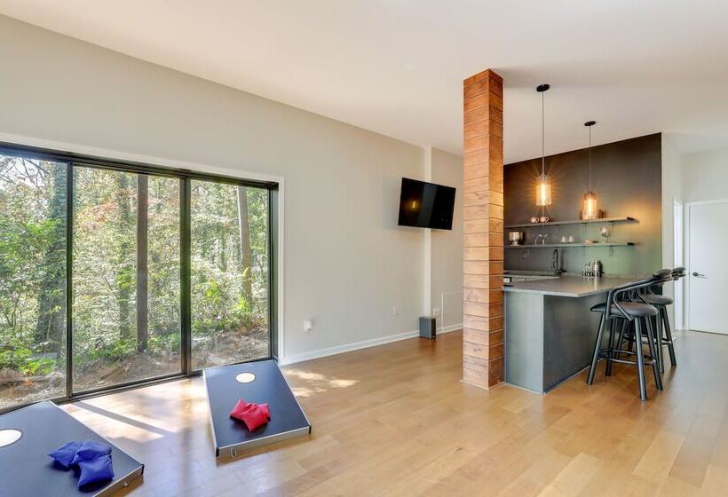 Mid Century Modern Luxe Retreat W/ Hot Tub & Decks