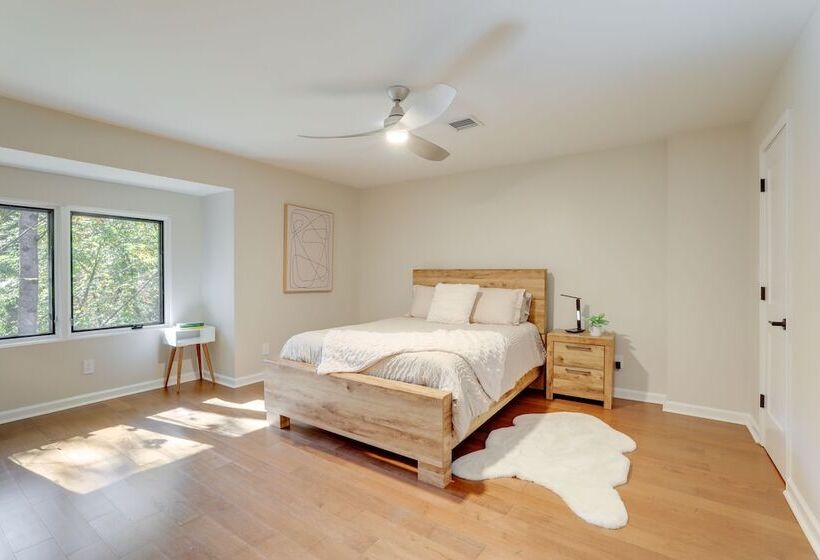 Mid Century Modern Luxe Retreat W/ Hot Tub & Decks