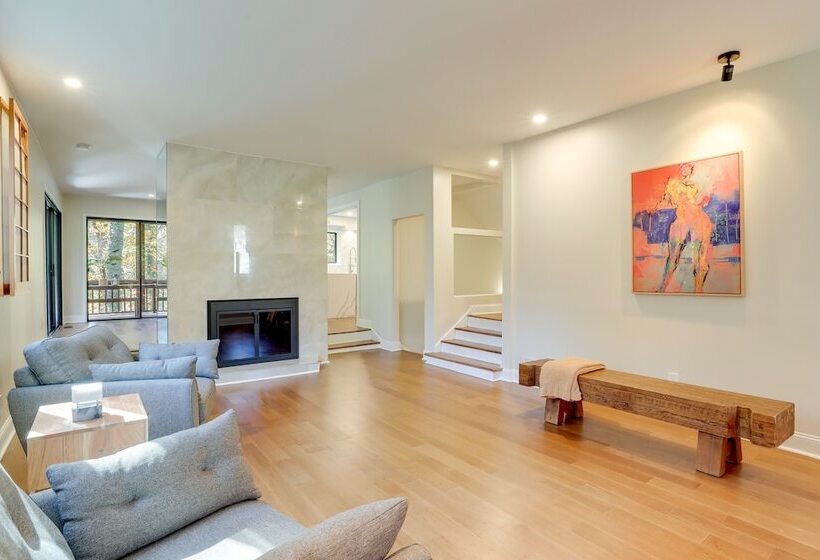 Mid Century Modern Luxe Retreat W/ Hot Tub & Decks