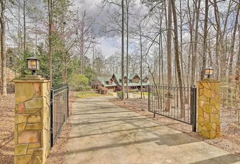 Lake Hartwell Villa W/ Dock, Theater + Hot Tub!