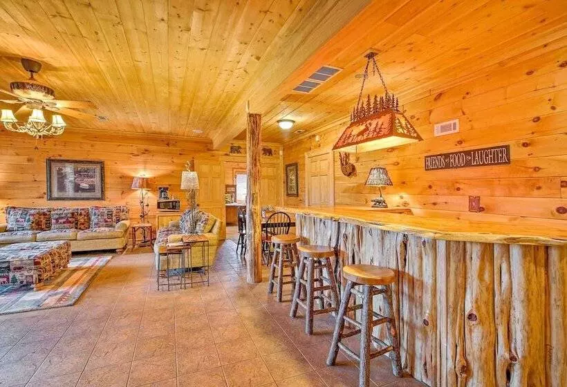 Lake Hartwell Villa W/ Dock, Theater + Hot Tub!