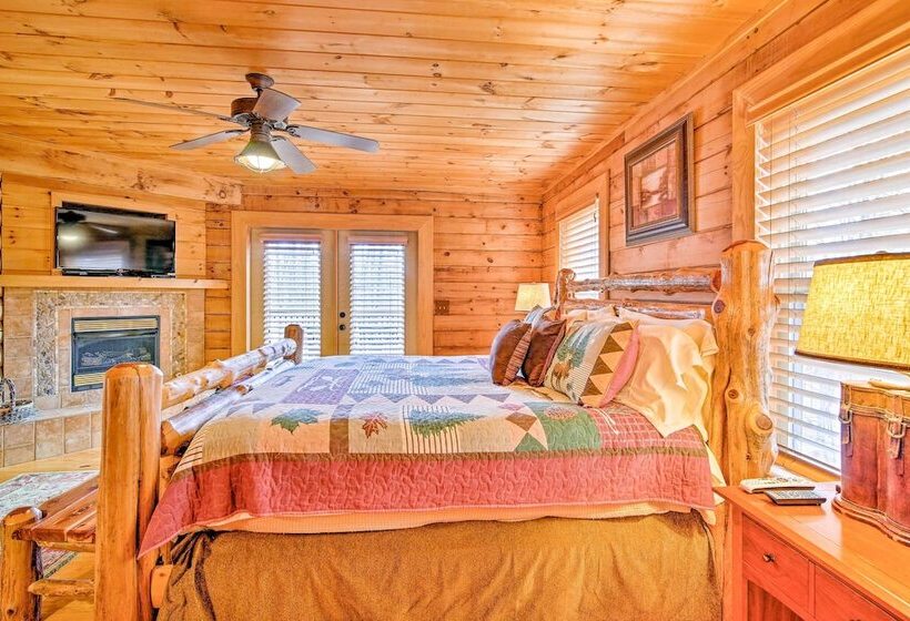 Lake Hartwell Villa W/ Dock, Theater + Hot Tub!