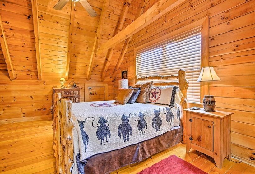 Lake Hartwell Villa W/ Dock, Theater + Hot Tub!