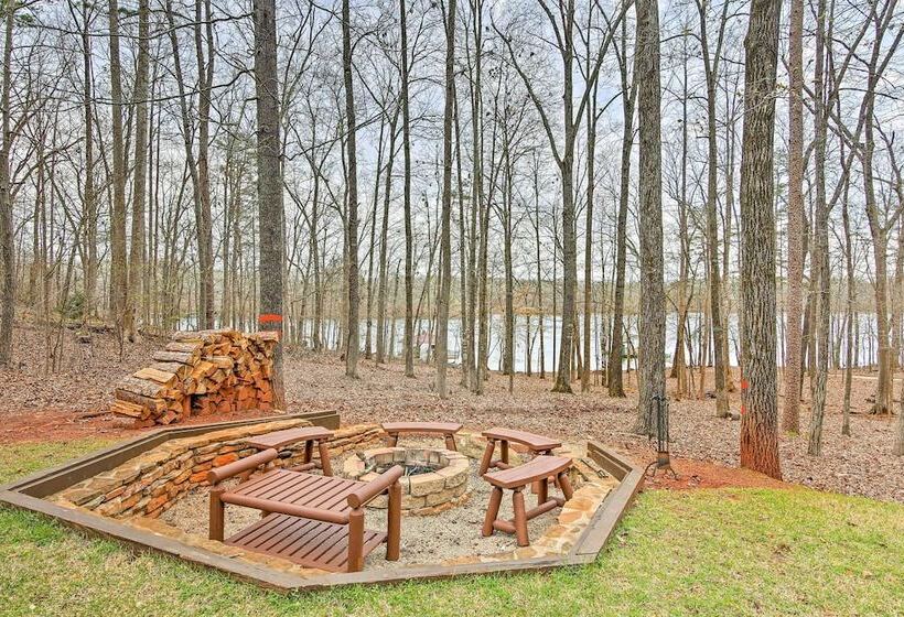 Lake Hartwell Villa W/ Dock, Theater + Hot Tub!