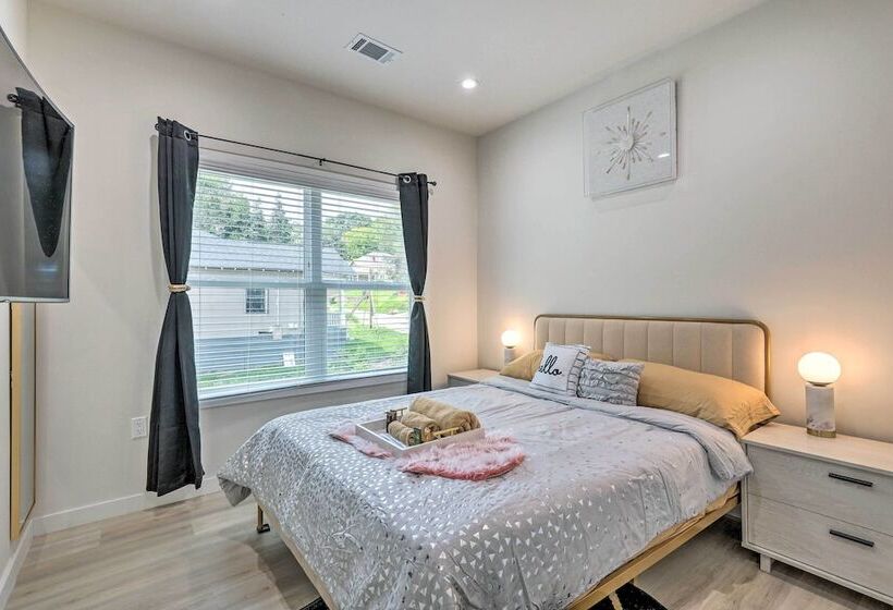 Luxury Smart Home: 2 Miles To Downtown Atlanta!