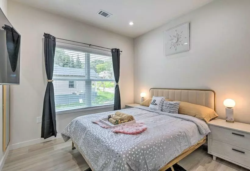 Luxury Smart Home: 2 Miles To Downtown Atlanta!