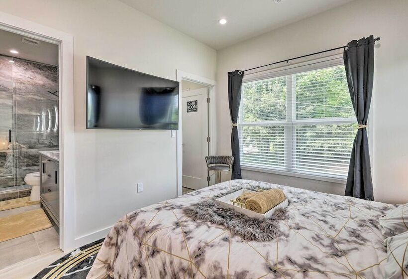 Luxury Smart Home: 2 Miles To Downtown Atlanta!