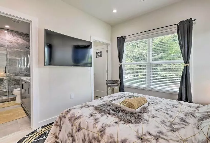 Luxury Smart Home: 2 Miles To Downtown Atlanta!