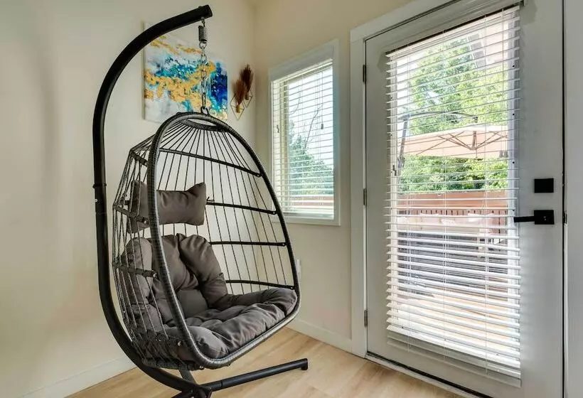 Luxury Smart Home: 2 Miles To Downtown Atlanta!