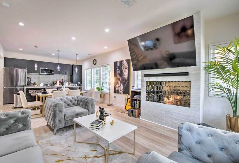 Luxury Smart Home: 2 Miles To Downtown Atlanta!