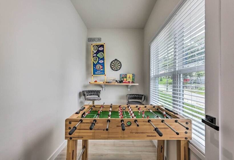 Luxury Smart Home: 2 Miles To Downtown Atlanta!