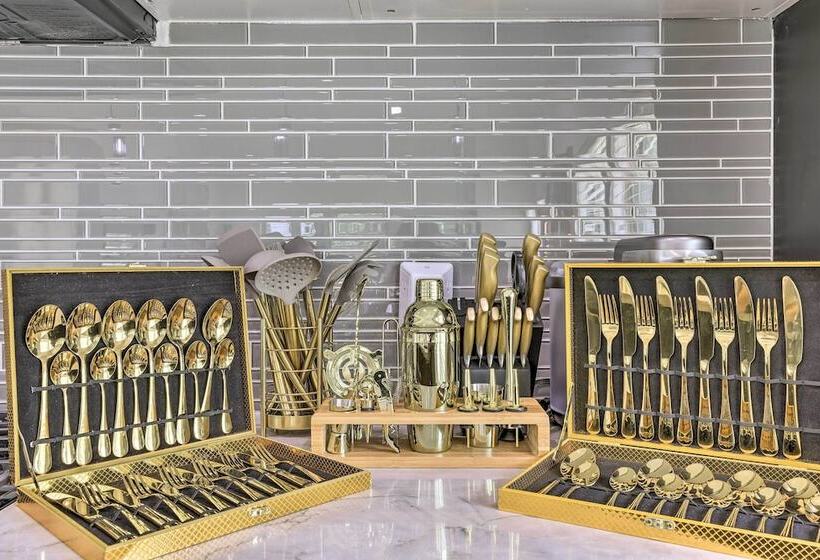 Luxury Smart Home: 2 Miles To Downtown Atlanta!