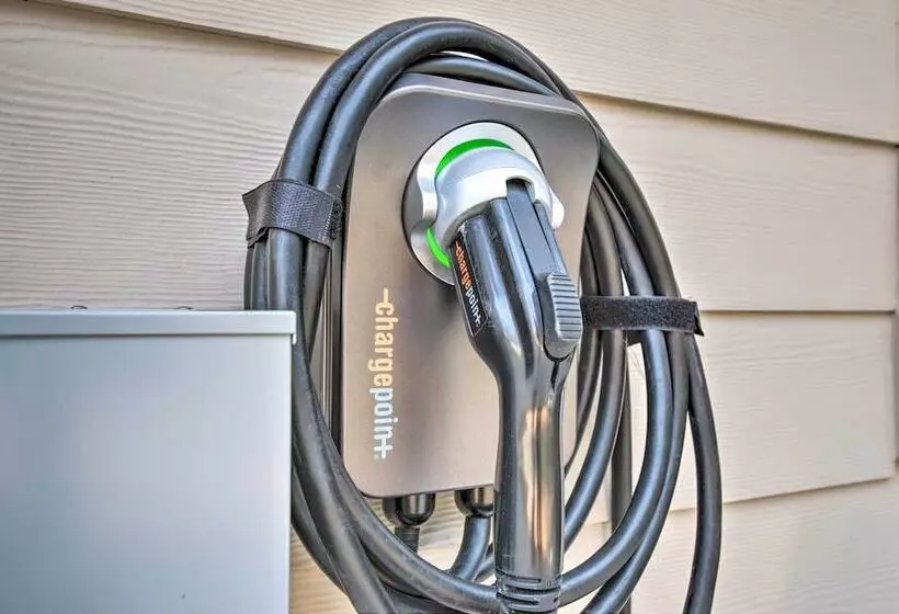 Luxury Smart Home: 2 Miles To Downtown Atlanta!