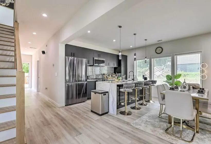 Luxury Smart Home: 2 Miles To Downtown Atlanta!