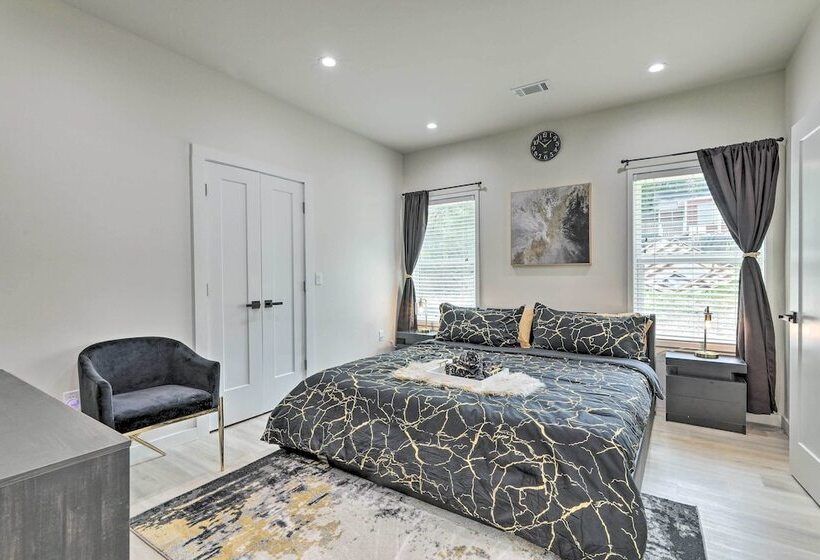 Luxury Smart Home: 2 Miles To Downtown Atlanta!