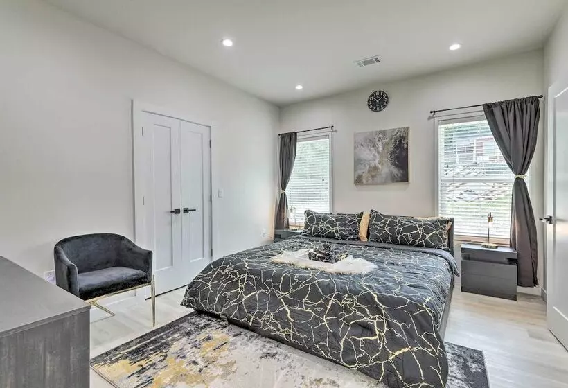 Luxury Smart Home: 2 Miles To Downtown Atlanta!