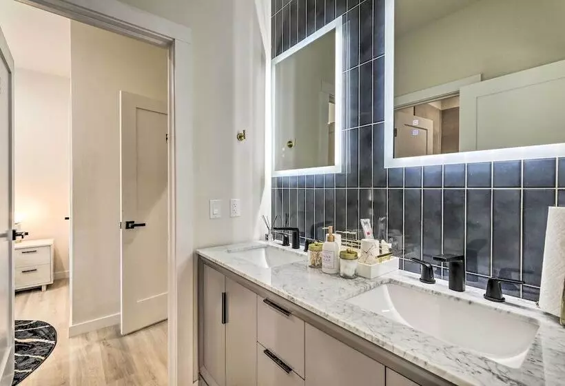 Luxury Smart Home: 2 Miles To Downtown Atlanta!