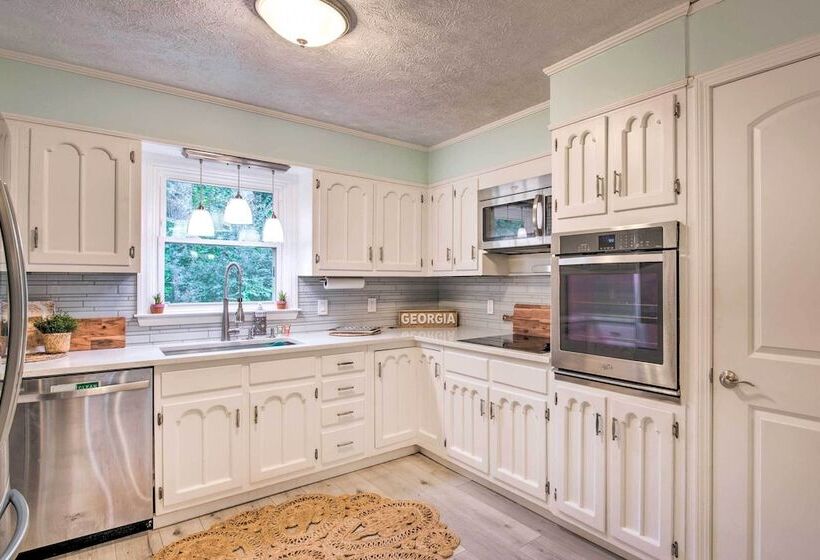 Mableton Home W/ Private Pool ~ 15 Mi To Atl!