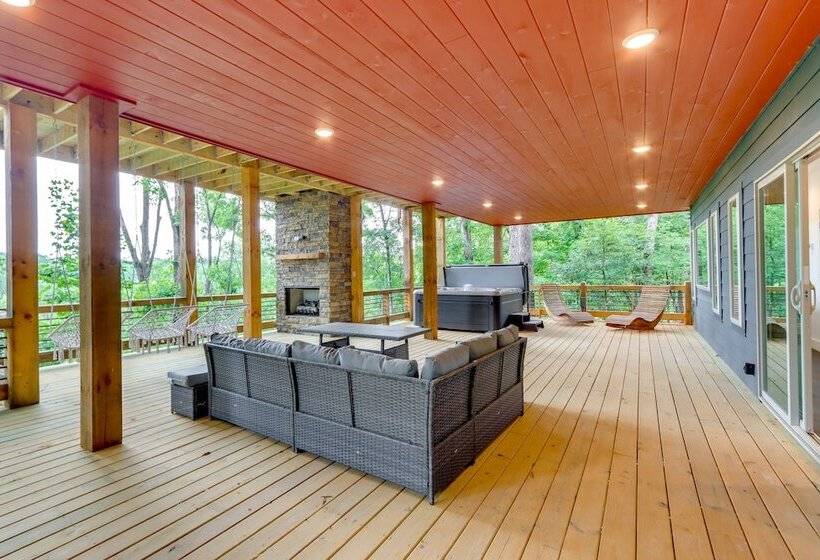 Mid Century Modern Home W/ Hot Tub & Mtn Views!