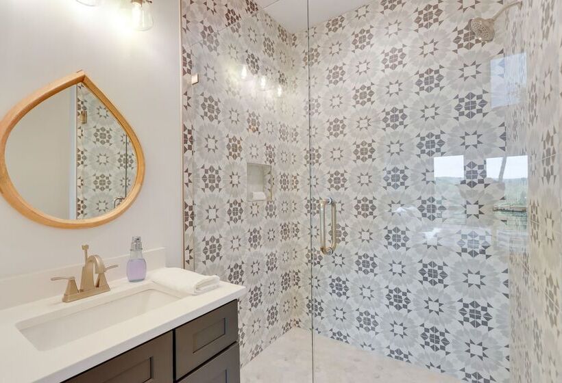 Mid Century Modern Home W/ Hot Tub & Mtn Views!