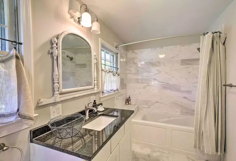 Mod  Stable House  On 10 Acres, Walk To Lake!