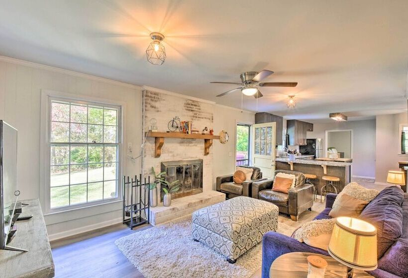 Mod Stable House On 10 Acres, Walk To Lake!