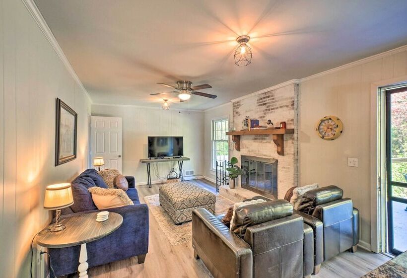 Mod Stable House On 10 Acres, Walk To Lake!