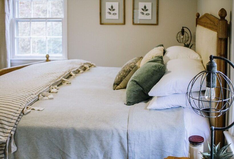 Mod Stable House On 10 Acres, Walk To Lake!