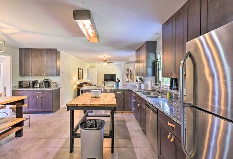 Mod Stable House On 10 Acres, Walk To Lake!