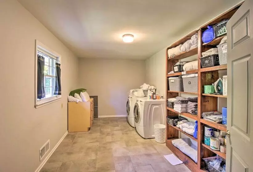 Mod  Stable House  On 10 Acres, Walk To Lake!