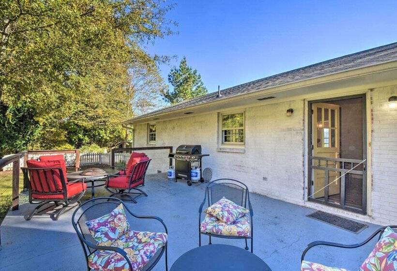 Mod Stable House On 10 Acres, Walk To Lake!