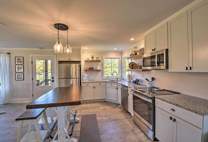 Modern Clarkesville Cottage W/ Decks & Patio!