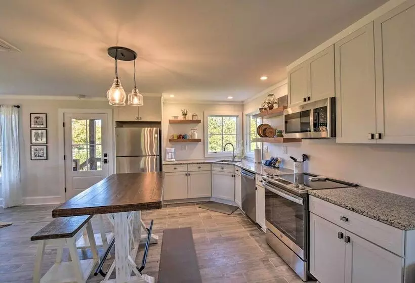 Modern Clarkesville Cottage W/ Decks & Patio!