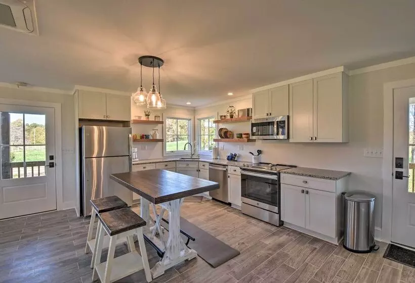 Modern Clarkesville Cottage W/ Decks & Patio!