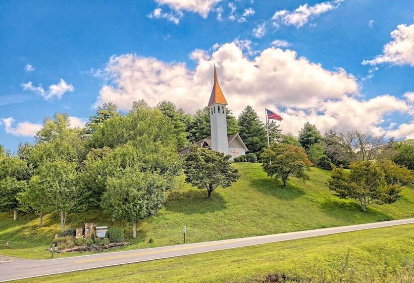 Modern Mountain Cabin W/ Resort Style Amenities!