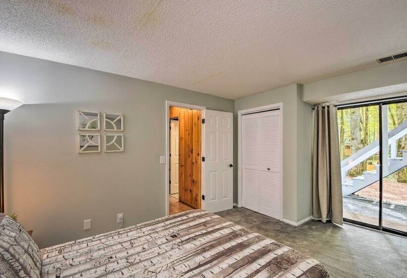 Modern Mountain Cabin W/ Resort Style Amenities!