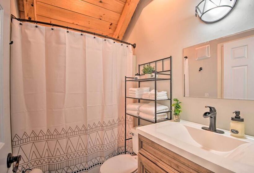 Modern Mountain Cabin W/ Resort Style Amenities!