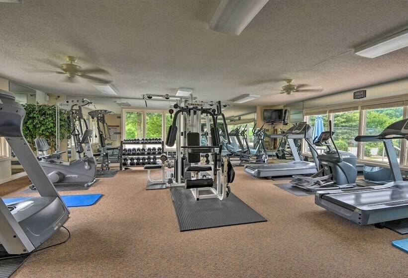 Modern Mountain Cabin W/ Resort Style Amenities!