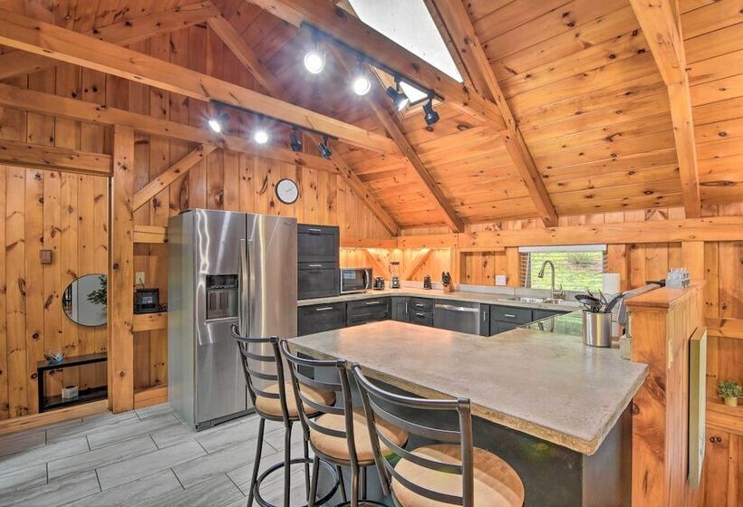 Modern Mountain Cabin W/ Resort Style Amenities!