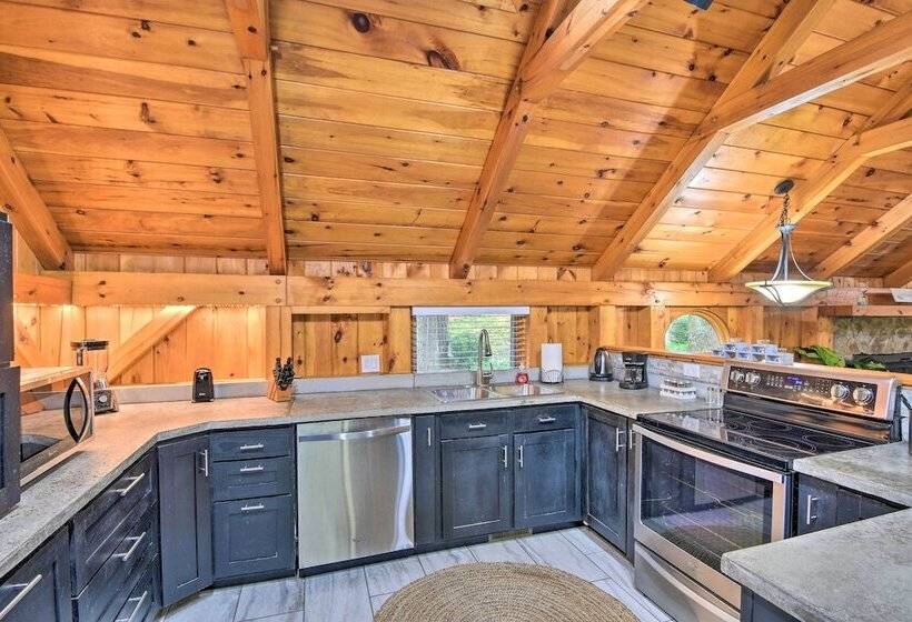 Modern Mountain Cabin W/ Resort Style Amenities!