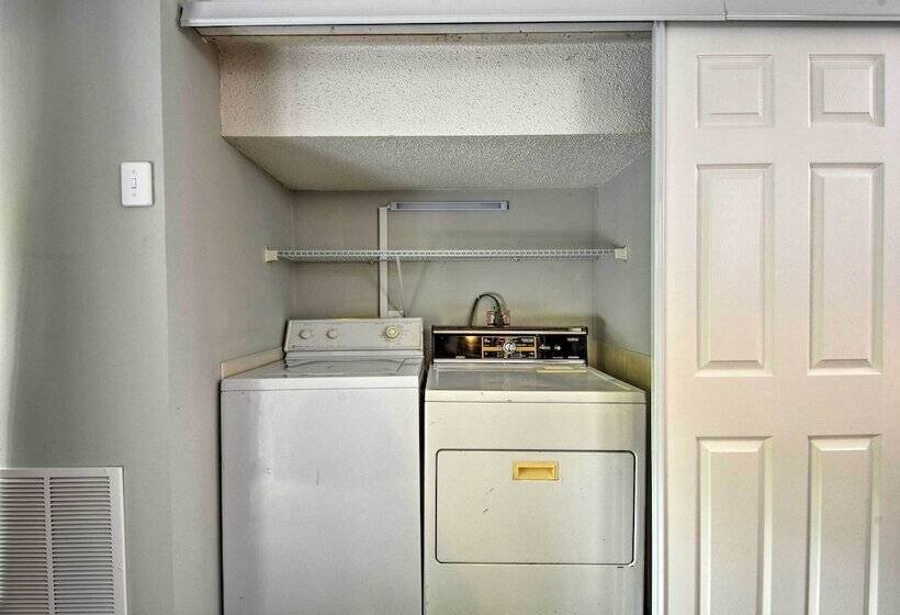 Modern Mountain Cabin W/ Resort Style Amenities!