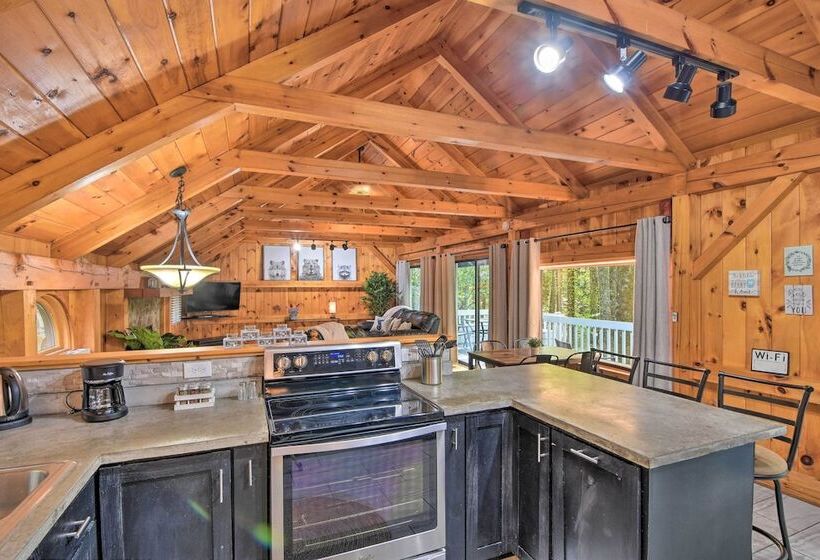 Modern Mountain Cabin W/ Resort Style Amenities!