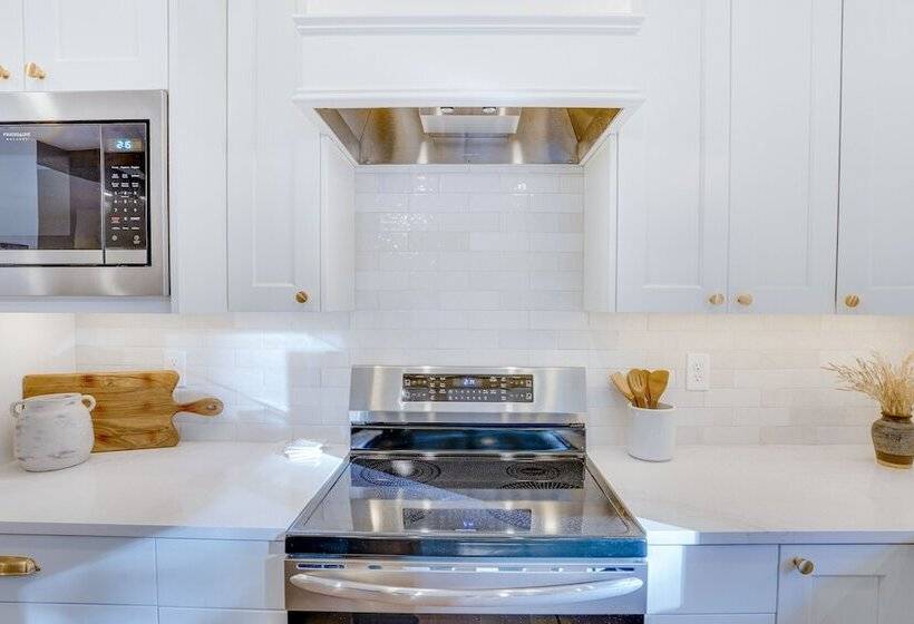 Mountain Home W/ Private Hot Tub & River Access!