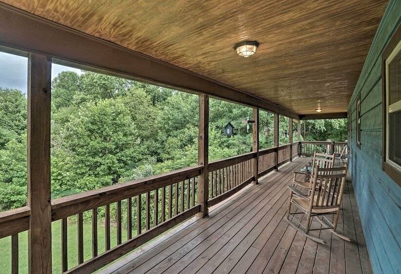 Mountain View Cabin W/ Hot Tub, Near Lake Chatuge!