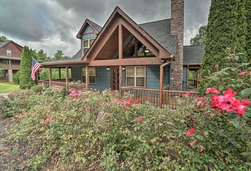 Mountain View Cabin W/ Hot Tub, Near Lake Chatuge!