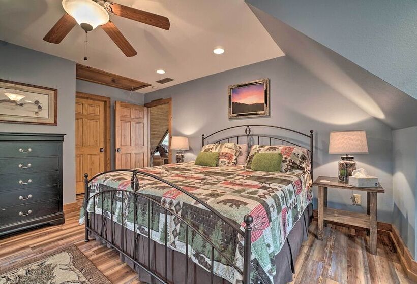 Mountain View Cabin W/ Hot Tub, Near Lake Chatuge!