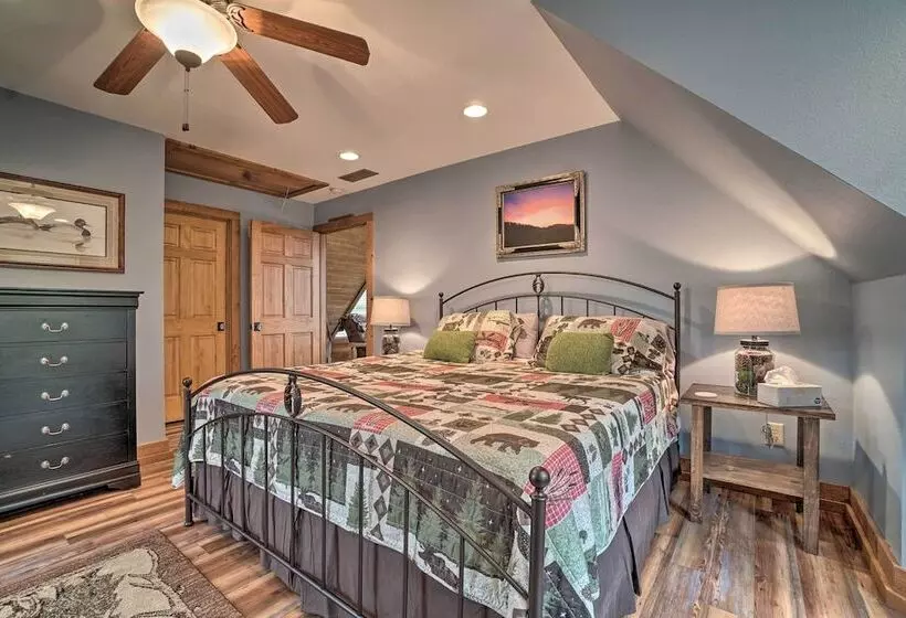 Mountain View Cabin W/ Hot Tub, Near Lake Chatuge!